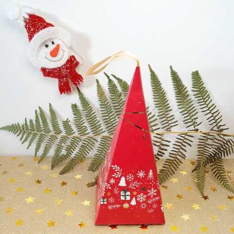 boite pyramidale décor rouge dans décor de Noël