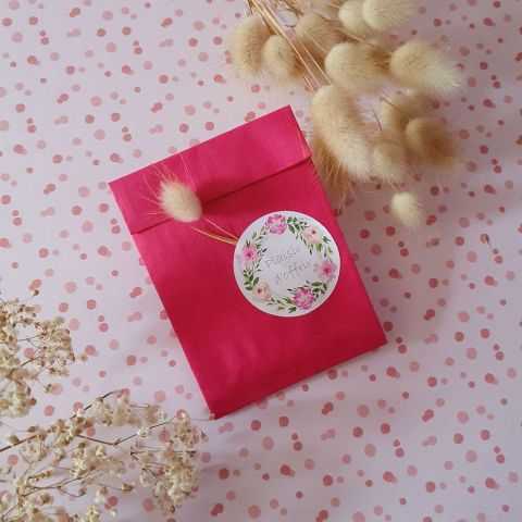 Sachet cadeau rose fuchsia avec sticker fleuri plaisir d'offrir