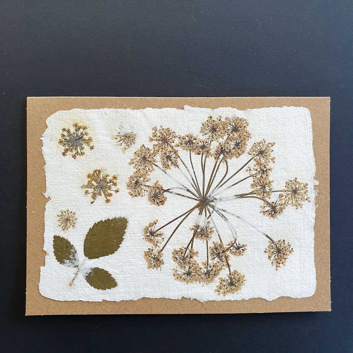 Carte papier artisanal carotte sauvage et ronce