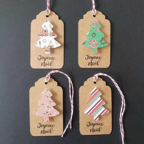 Étiquettes avec sapin de noël en relief.