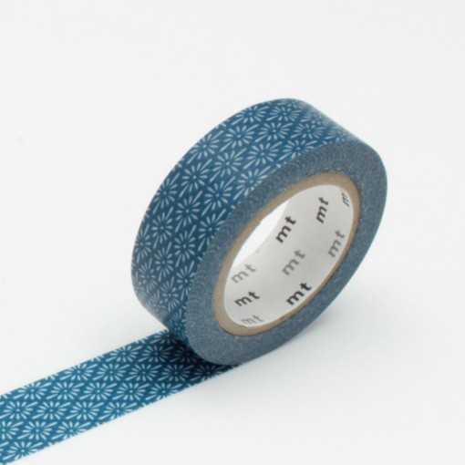 Rouleau de washi tape marque MT coloris bleu avec de petits motifs .